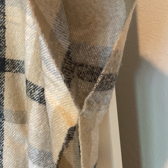 LOFT Plaid Poncho - Picture 7 of 10
